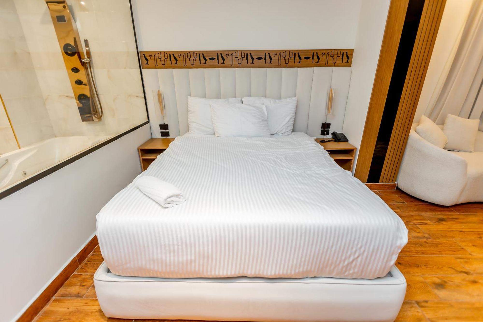 Superior Pyramids Inn Al Kawm al Akhdar Екстериор снимка