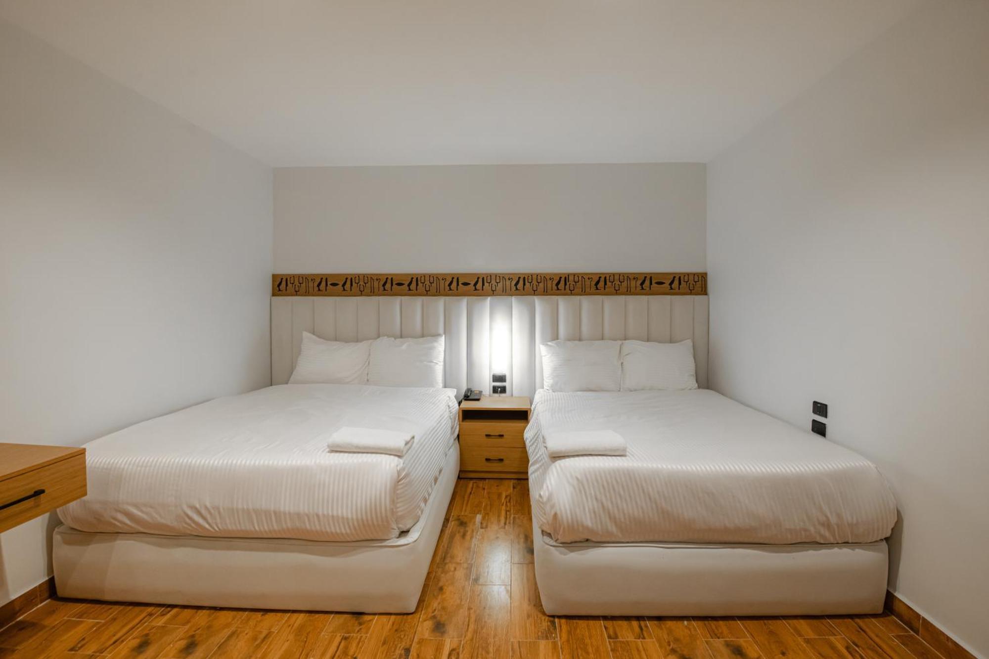 Superior Pyramids Inn Al Kawm al Akhdar Екстериор снимка
